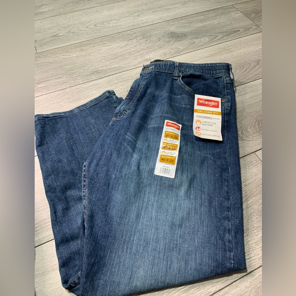 NWT Wrangler 40x29 relaxed fit jeans